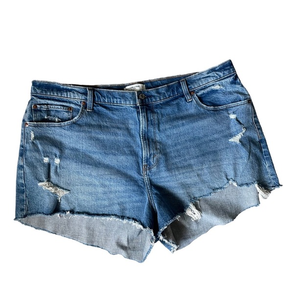 Abercrombie & Fitch Pants - Abercrombie & Fitch Women’s The Mom Short High Rise Denim Size 35/20